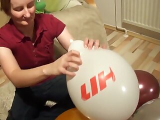 Nailpopping some balloons